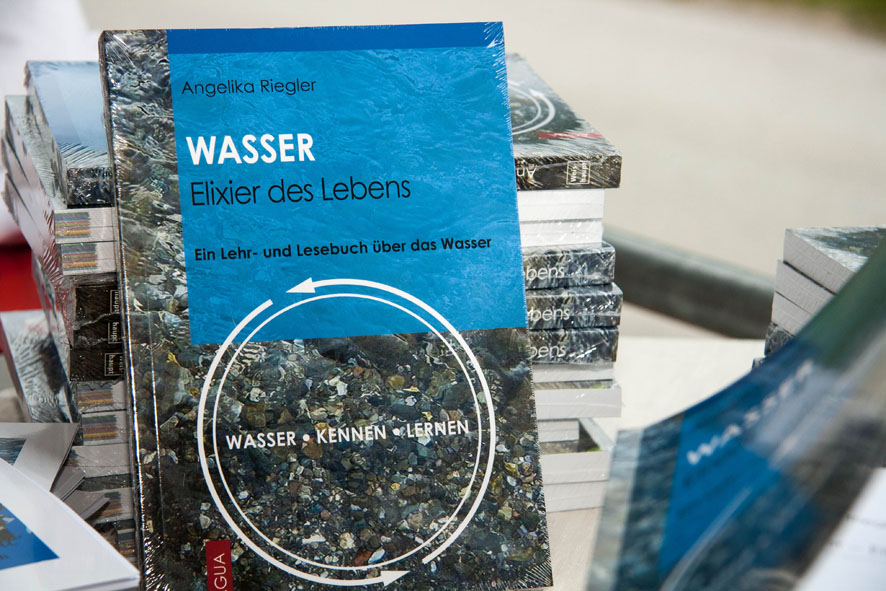 Das Buch "Wasser - Elixier des Lebens", Autorin: Angelika Riegler